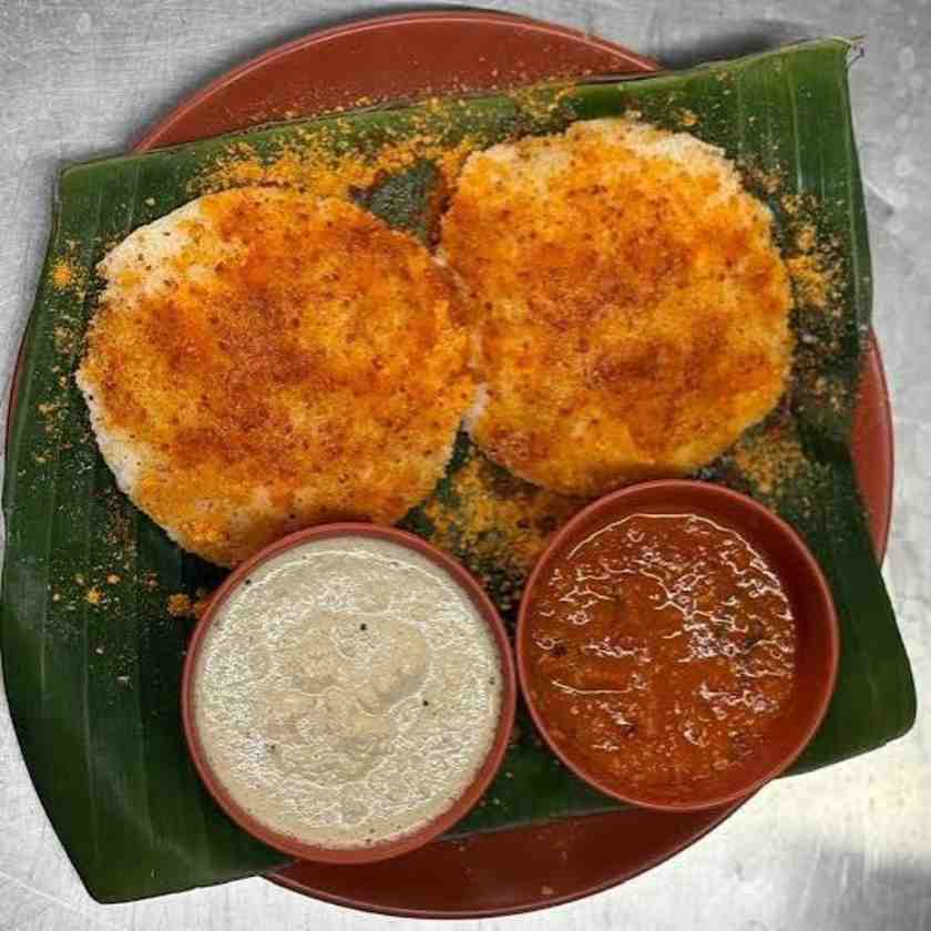 2 Ghee Podi Idly w Chutney