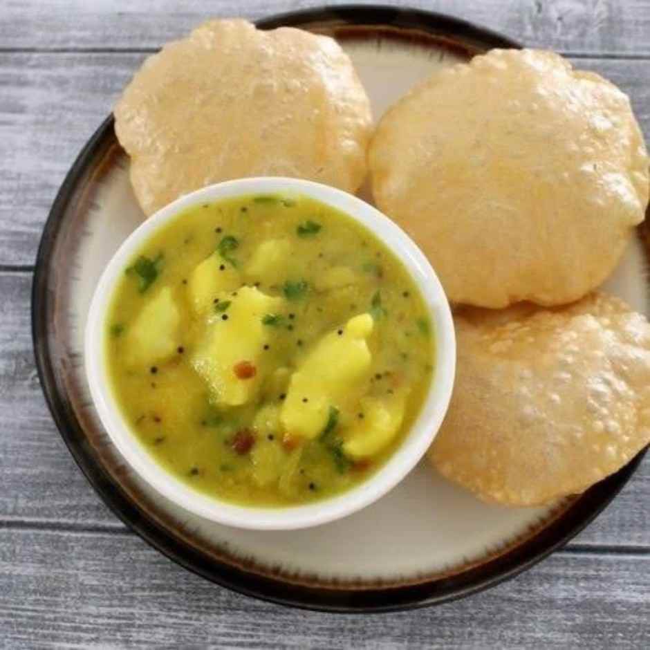 2 POORI w POTATOE MASAL